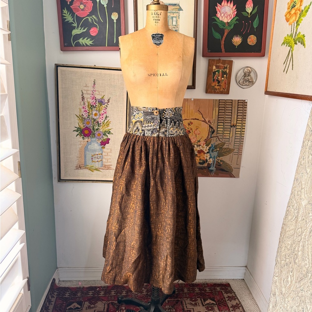 Vintage Metallic Patterned Skirt with Waist Band